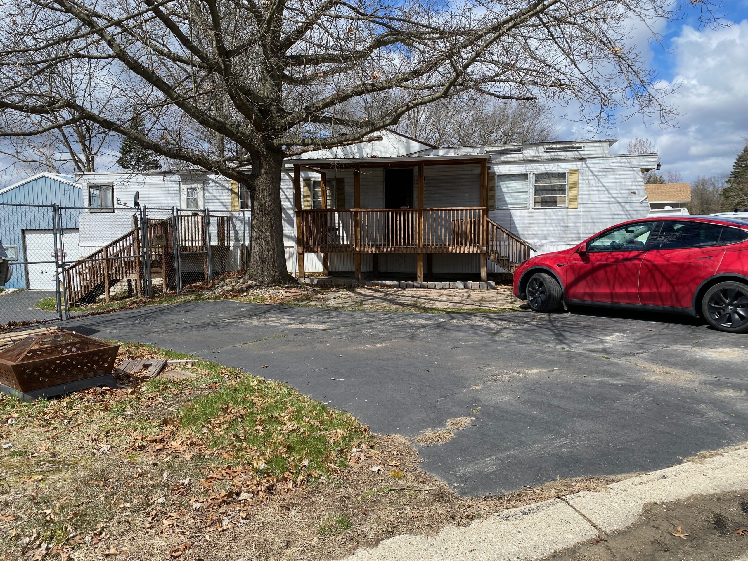 Driveway, House front, Unit 1